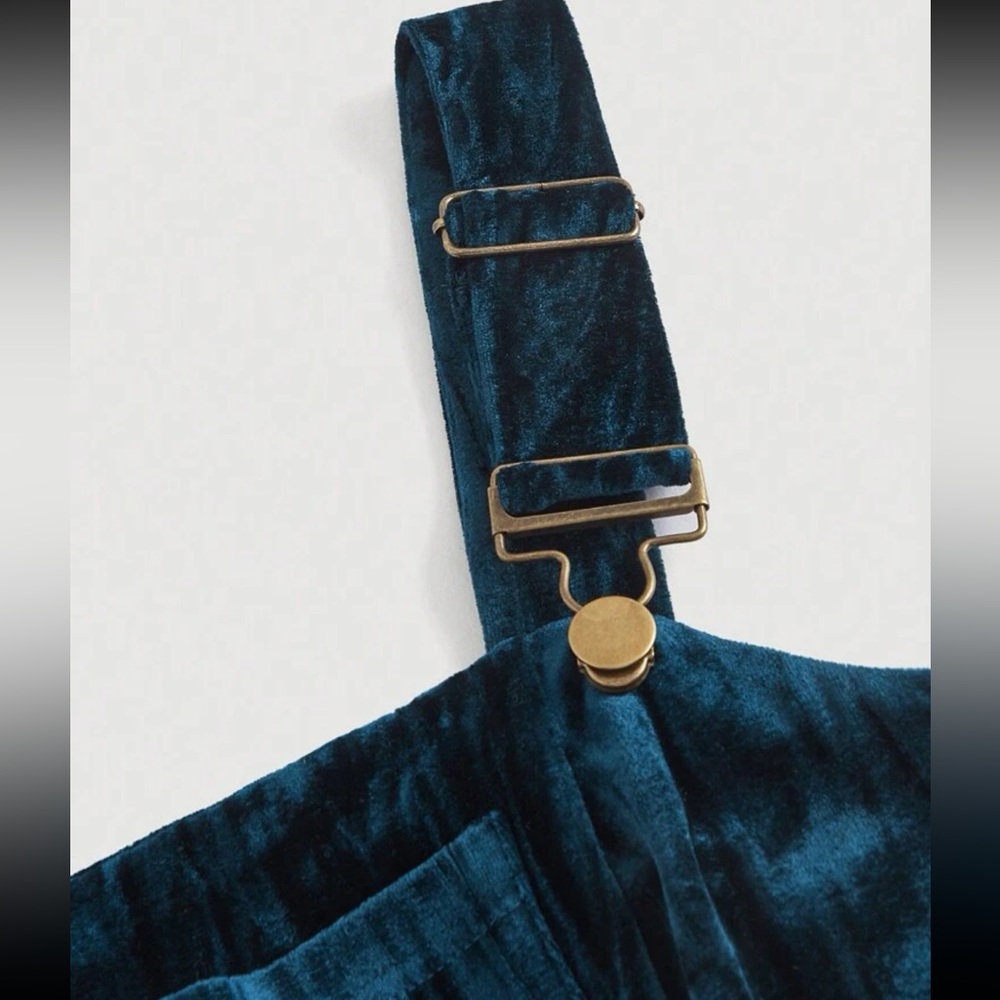 Women's Jumpsuit With Suspenders - Picture 3 of 5